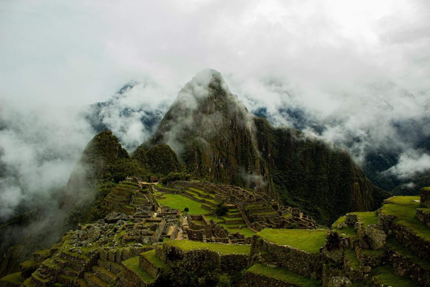 Why Should You Travel to Machu Picchu? History and Mystery Lorenzo